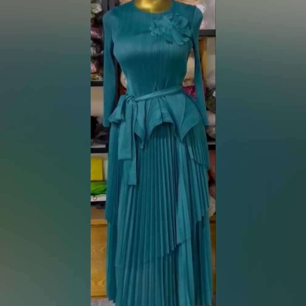 F003 - NWT Elegant 2 Pc. Teal Pleated Skirt Set